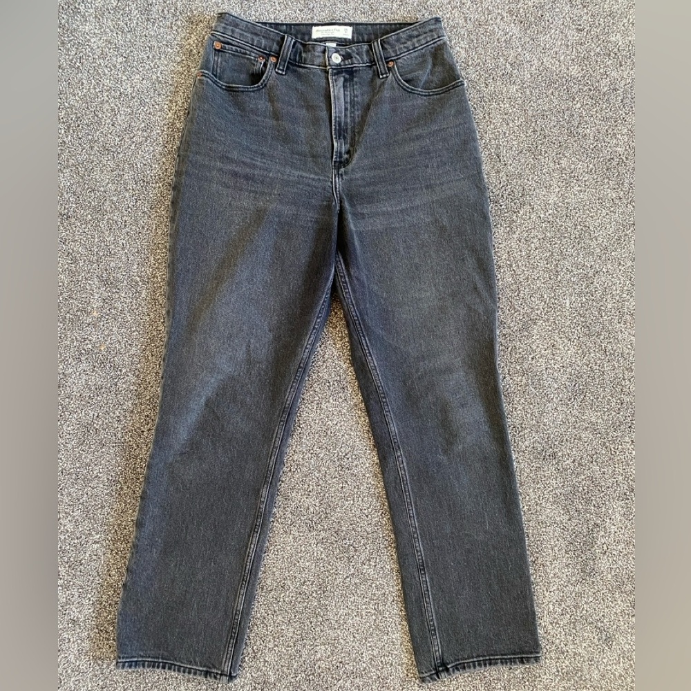 Abercrombie & Fitch The 90’s Straight Ultra High Rise Curve Love Jean Short